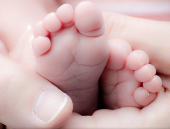 Accordi fra Toscana e pro life, femministe protestano in pigiama 1