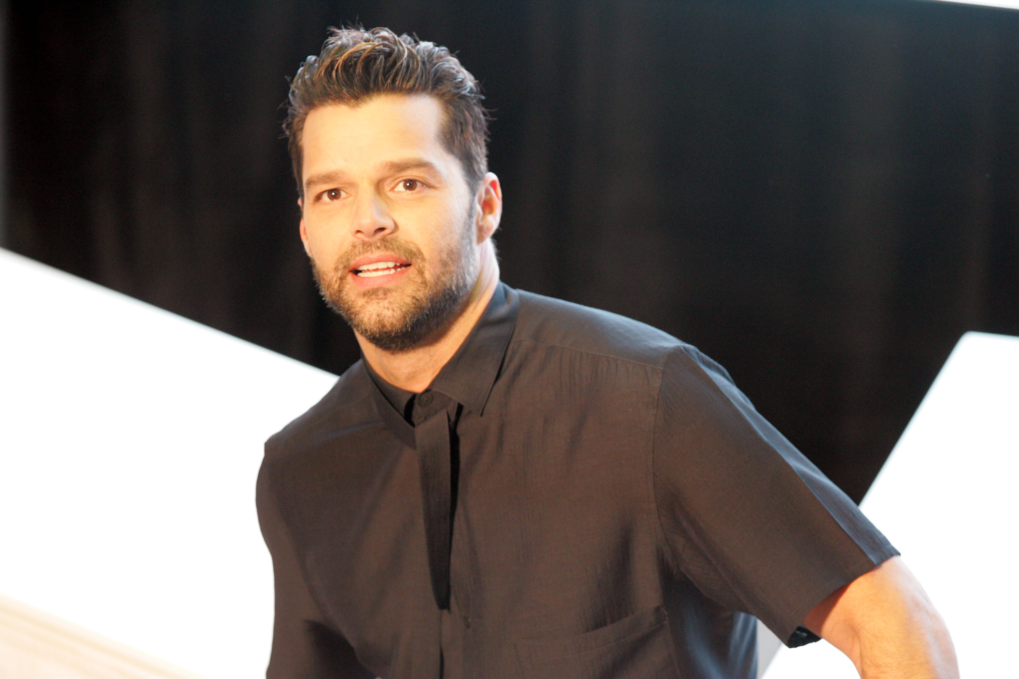 Ricky Martin sarebbe “incinto” insieme al suo compagno 1