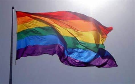 Licenziata per non aver usato pronomi transgender