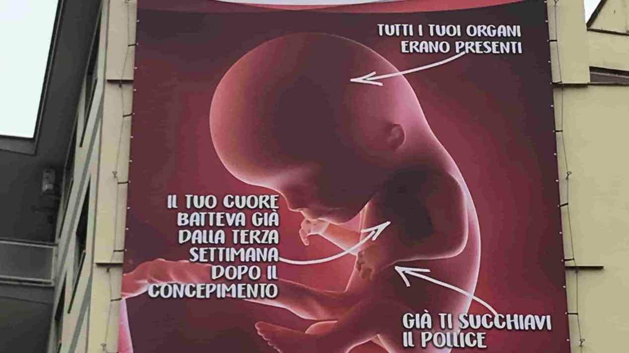 Manifesto contro l'aborto di Pro Vita a Roma