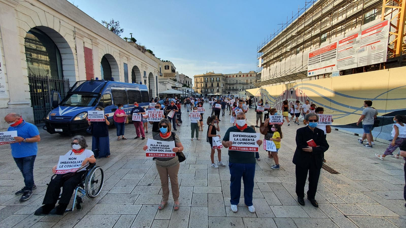 Omofobia, Pro Vita & Famiglia: “#Restiamoliberi e scendiamo in piazza. Care Maiorino e Boldrini, ecco i pericoli” 1