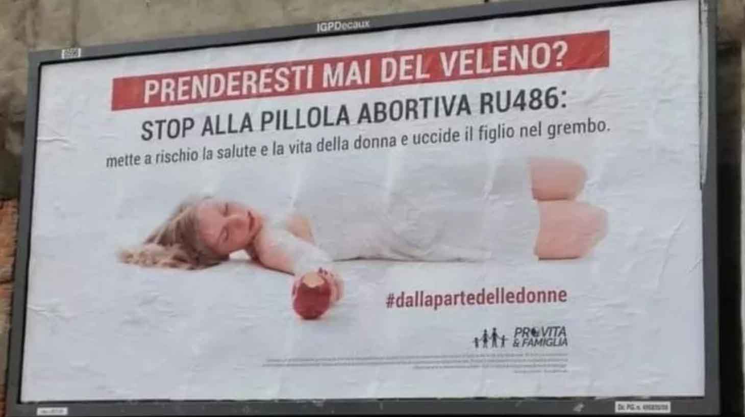 Ru486. Centinaia di manifesti choc di Pro Vita & Famiglia a Roma, Milano e in numerose altre città: «Prenderesti mai del veleno?» 1