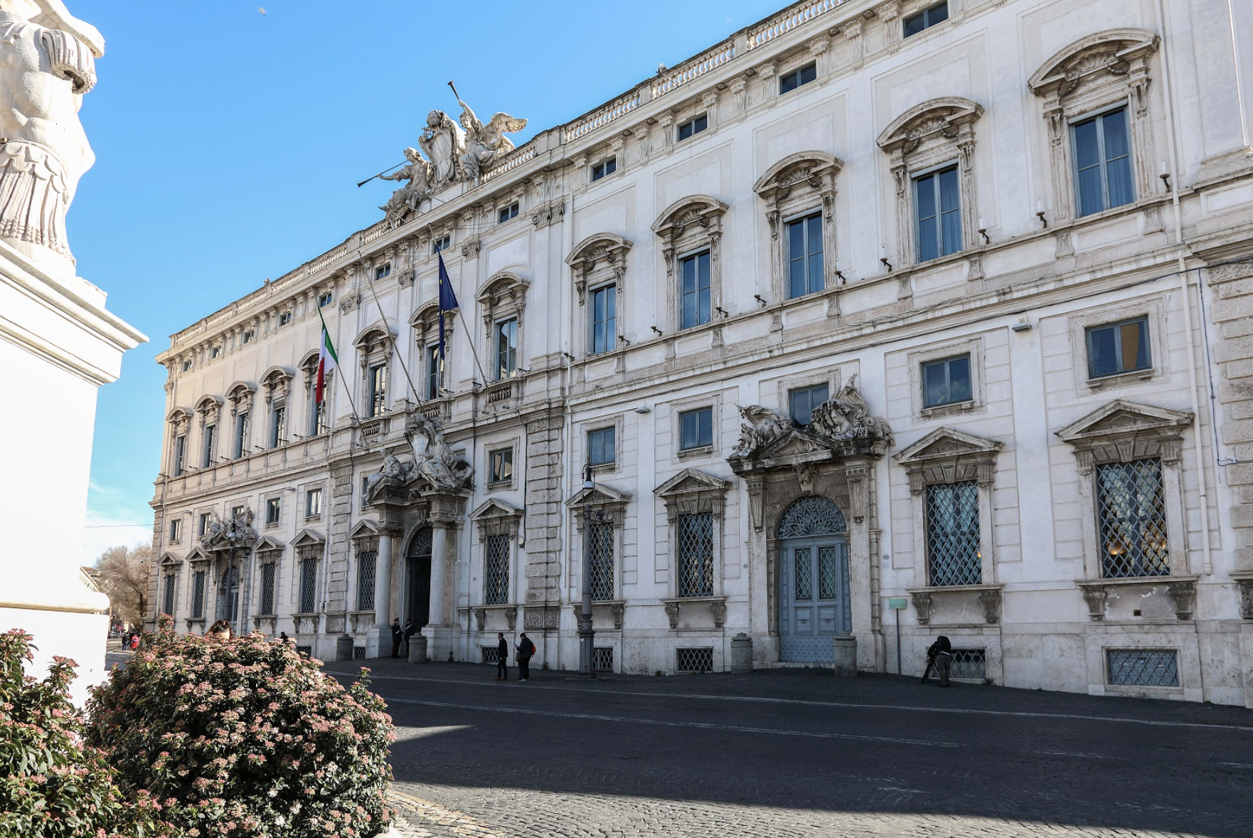 Consulta choc. Il cognome paterno sarebbe un retaggio patriarcale
