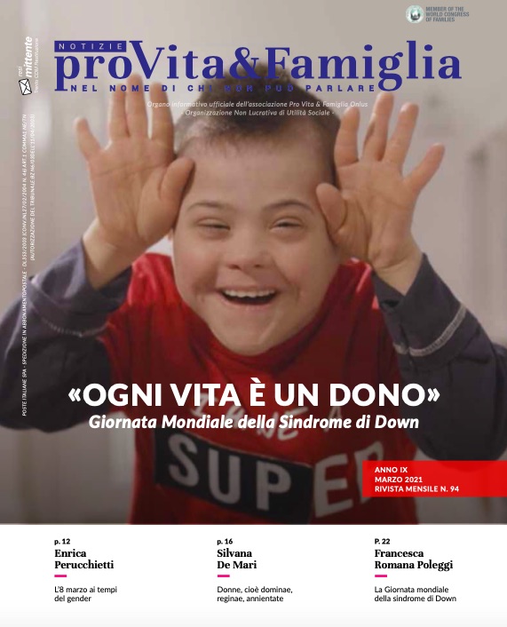 Pier, un bambino con sdDown, fa marameo. Giornata mondiale sindrome di Down