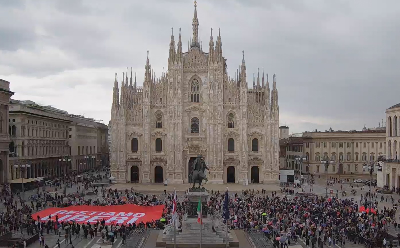 Omotransfobia. Pro Vita & Famiglia in piazza a Milano: «Ddl Zan ben sintetizzato da ultima copertina de L'Espresso» 1