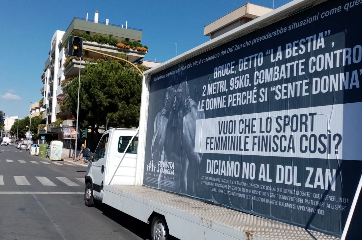 Prosegue la campagna di Pro Vita & Famiglia contro il Ddl Zan. I Camion-vela arrivano a Bari 1