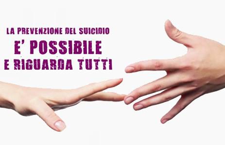 Due mani tese che si aiutano_prevenzione del suicidio