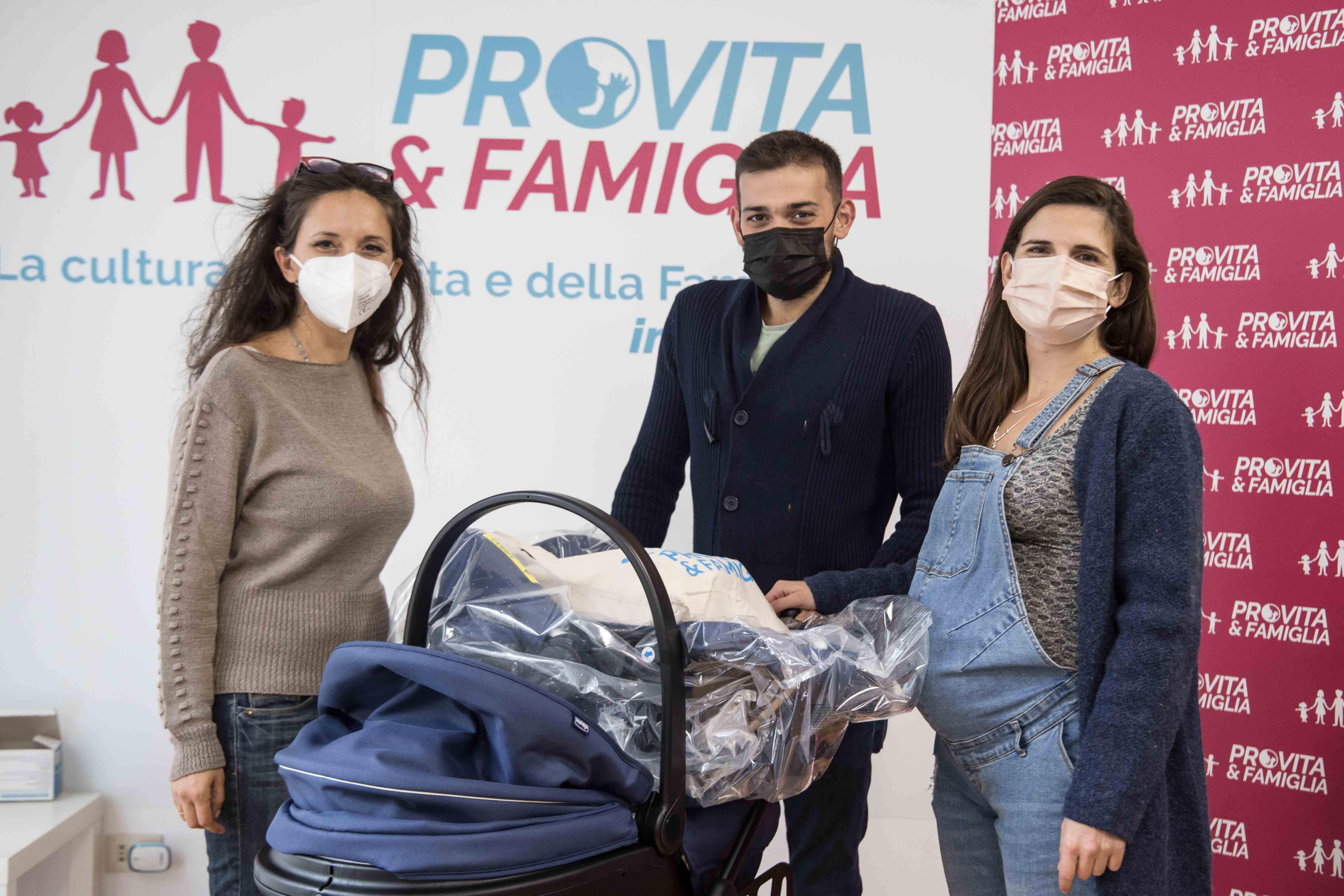 Un Dono per la Vita a 11 mamme. «Senza aiuti impossibile pensare di avere un figlio, lo Stato non ci sostiene!» 1