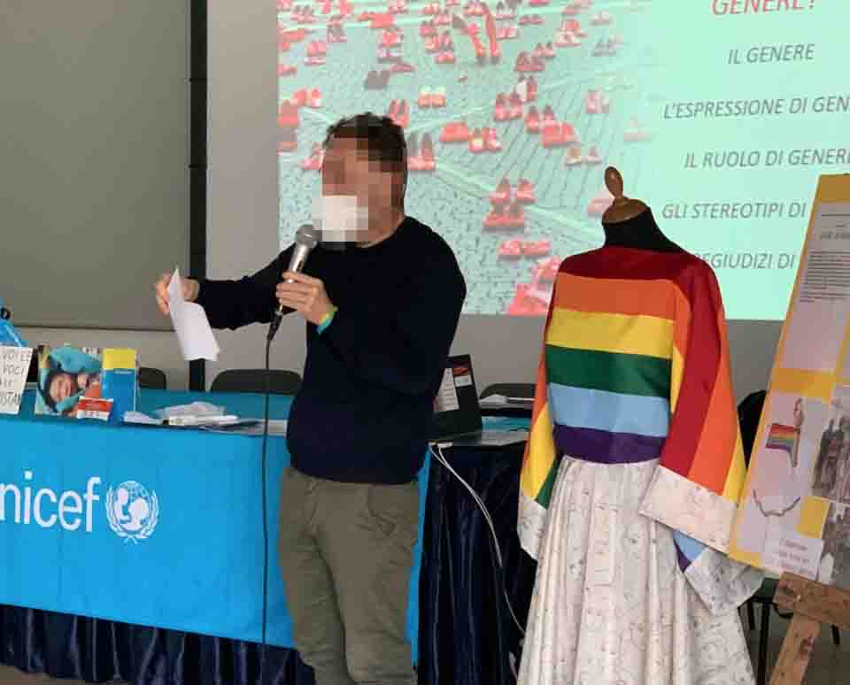 Si parla di violenze e pregiudizi, ma a parlare è solo Arcigay. Accade in una scuola di Molfetta 1