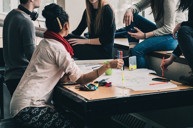 Puglia, progetto per adolescenti finanziato dal Garante per l’Infanzia… con ombre arcobaleno! 1