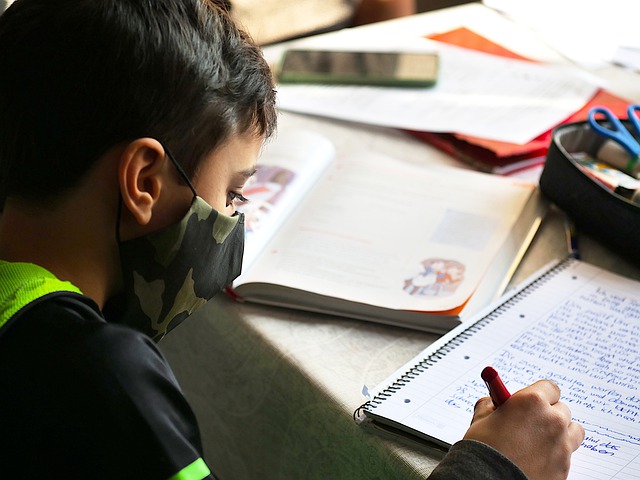 Mascherine all’asilo ma solo per chi ha sei anni. È già caos nelle scuole. Noi lo avevamo detto 1