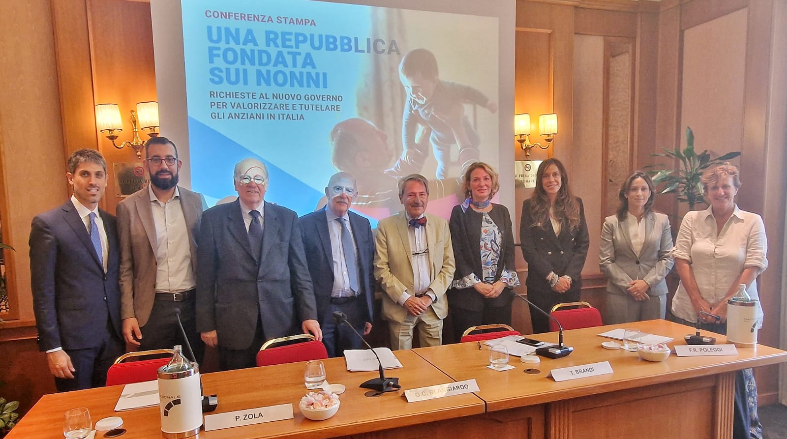 Nonni e anziani. Politici e neo parlamentari a sostegno di Pro Vita ...