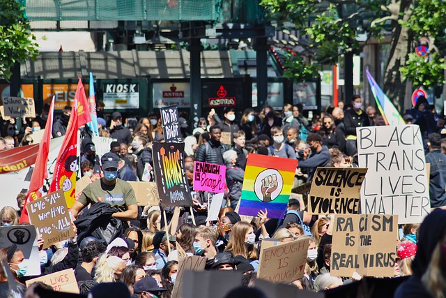 Follia universitaria in Francia. La sessualità europea non Lgbt sarebbe il risultato del razzismo 1