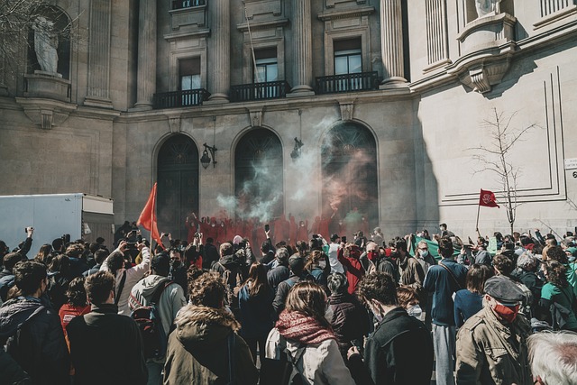 Salviamo i nostri giovani dalle piazze violente 1