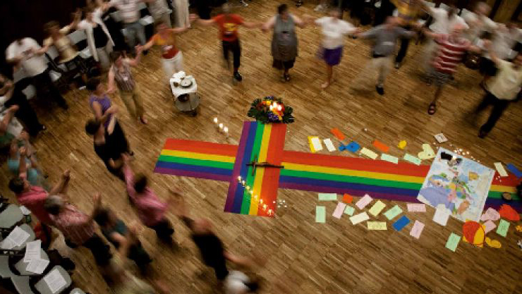 Omotransfobia. Grave posizione delle Diocesi che dicono sì a Veglie arcobaleno. Grati al vescovo di Bari per aver preso le distanze 1