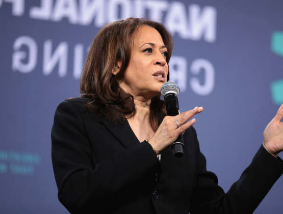 Kamala Harris promuove l’aborto nelle università, ma le voci fuori dal coro sono tantissime 1