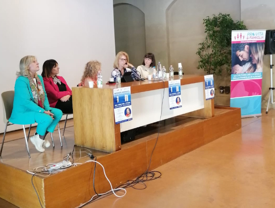 Grande successo per l’incontro con Jennifer Lahl a Pisa sull’utero in affitto 1