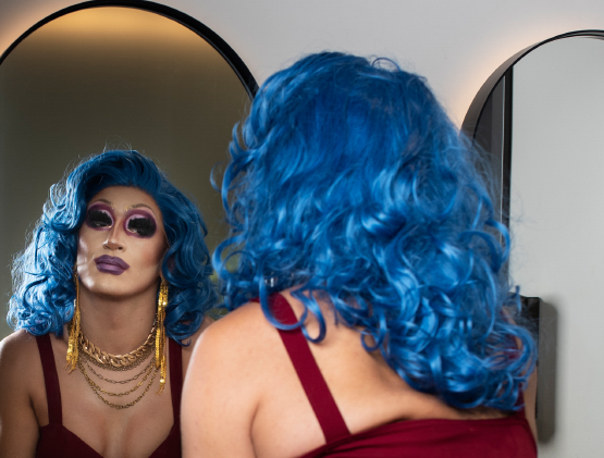 L’Europa finanzia corsi Drag Queen per minori, ecco cosa sta succedendo 1