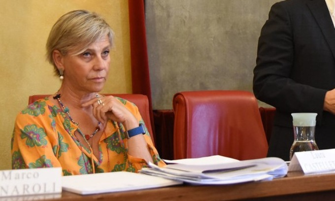 A Brescia il sindaco Laura Castelletti certifica il falso riconoscendo "due mamme" 1