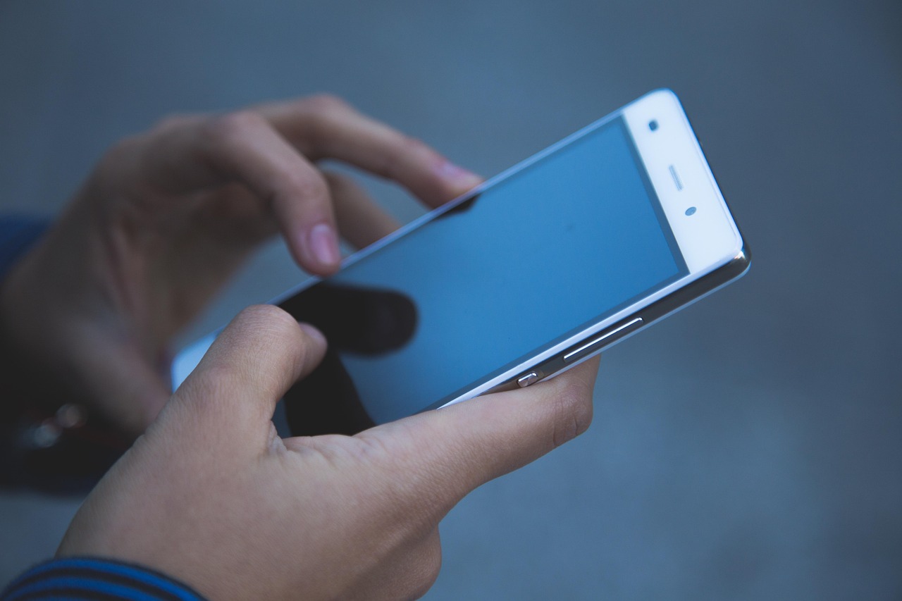 Smartphone e social: gli abusi riguardano anche gli adulti 1