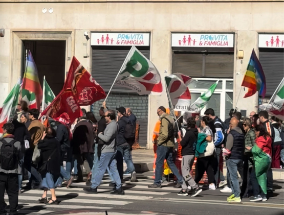 Uova e insulti contro nostra sede da militanti PD e CGIL durante la manifestazione per la Palestina [VIDEO] 1