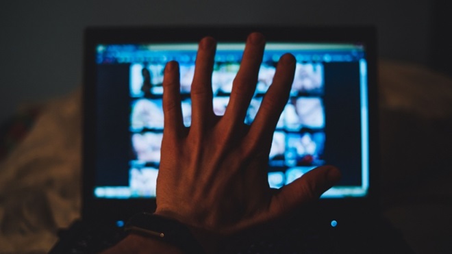 Porno online, 8 minori su 10 ne hanno accesso. Ecco le nuove regole 1