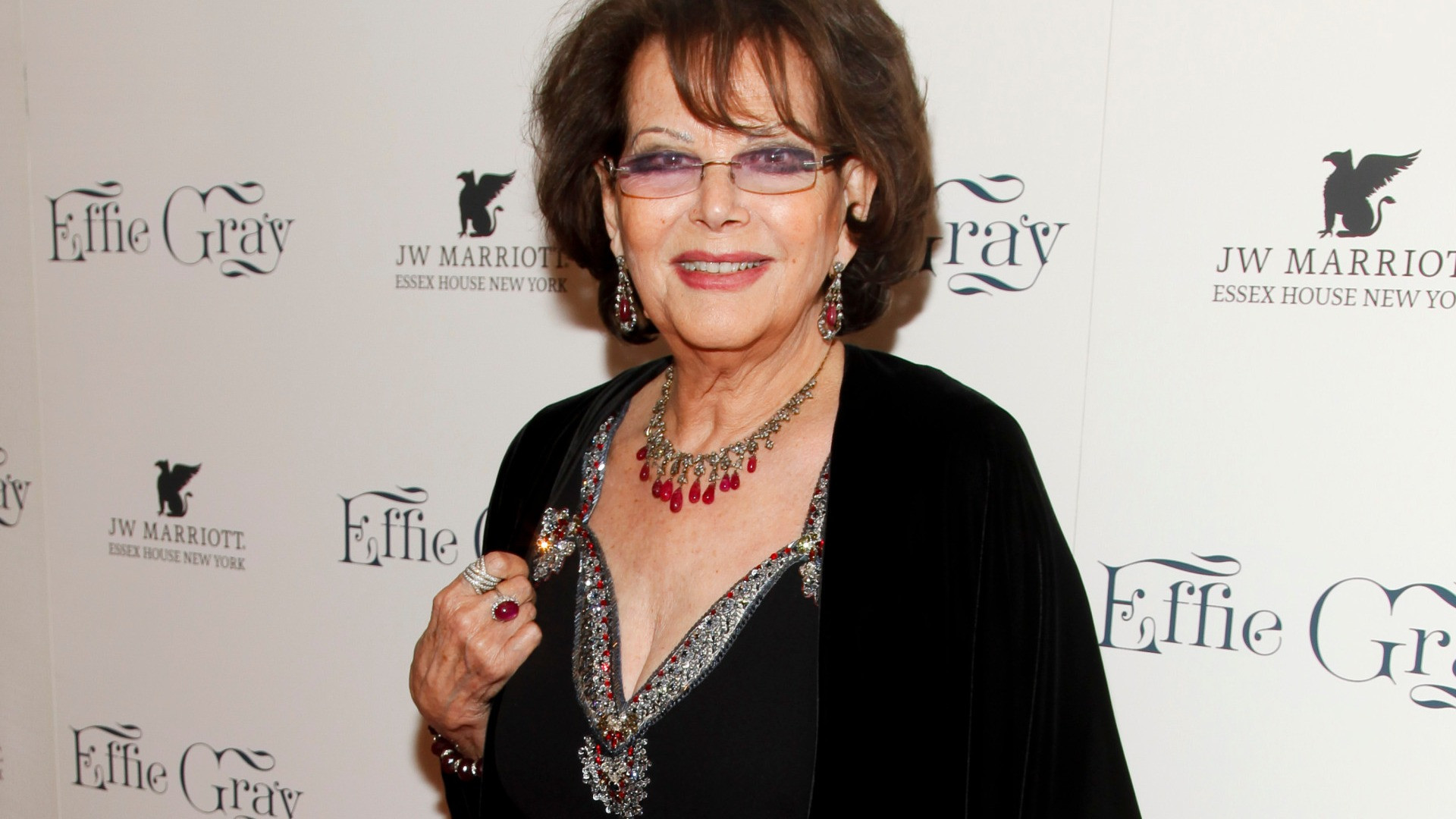 Il coraggio di Claudia Cardinale! Scoppia la Balla 1