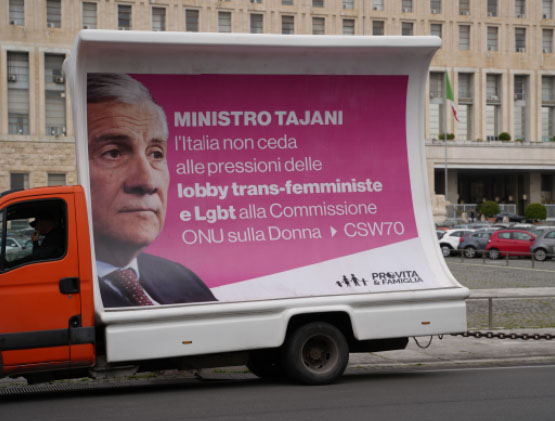 ONU. Camion-vela di Pro Vita & Famiglia alla Farnesina con messaggio per Tajani: «No a pressioni abortiste e Lgbt alla Commissione sulle Donne» 1