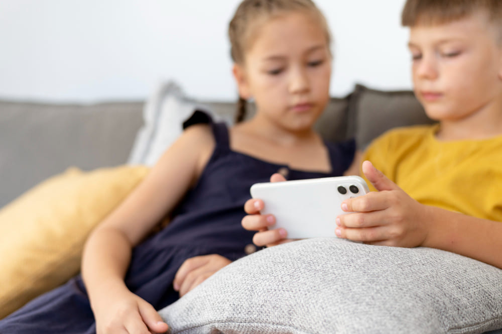 Minori e Social. Quali leggi per l’Italia? 1