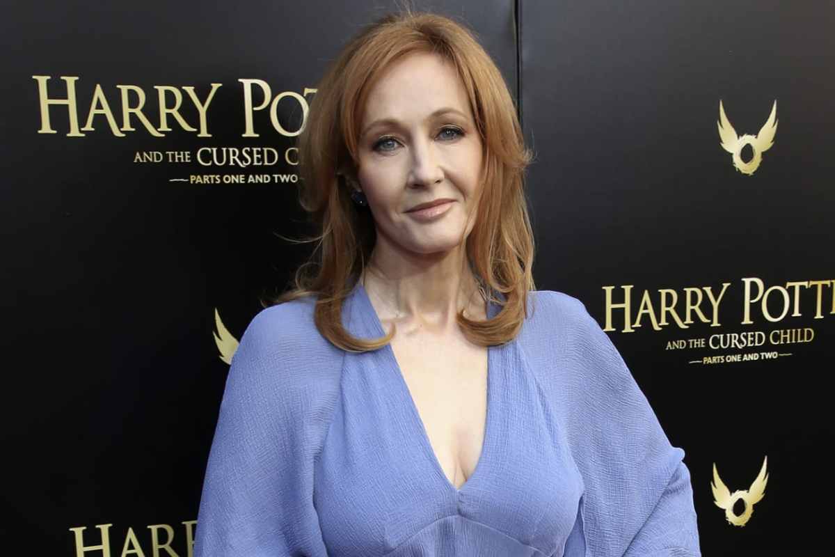 Tredicenne fatta alloggiare con dei maschi. Rowling si offre di finanziare l'azione legale 1