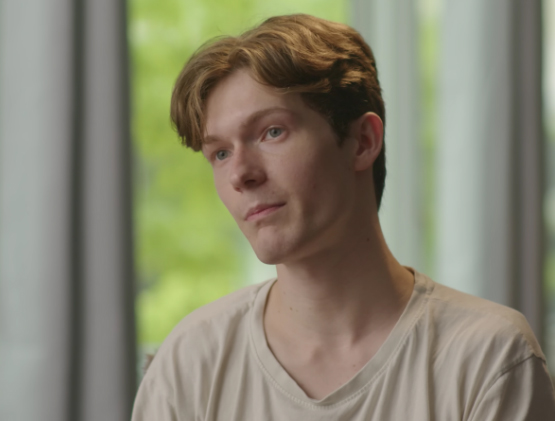 «Mi hanno avvelenato il corpo a 14 anni»: la storia del detransitioner Jonni Skinner 1
