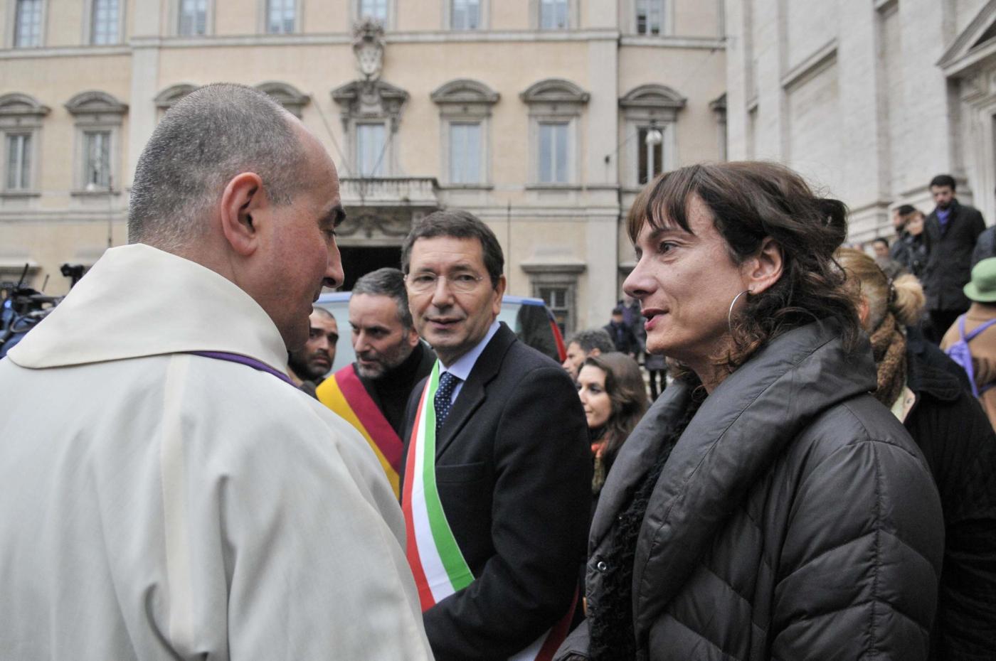 Roma, funerali di un “transessuale”. Ennesima squallida esibizione di un clero conformista 1