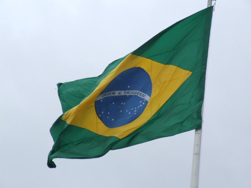 Bandeira_do_Brasil _famiglia_vita_aborto_Bolsonaro