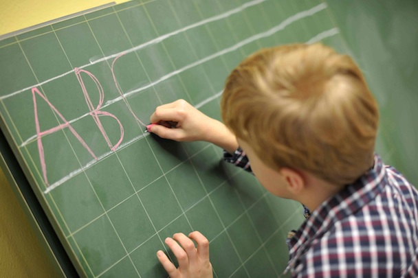 Gender a scuola: il maestro diventa una maestra 1