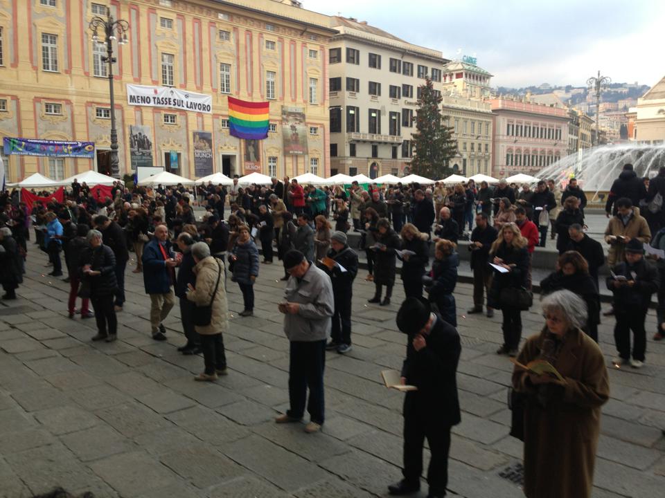 Genova: una piazza invasa da Sentinelle in Piedi 1