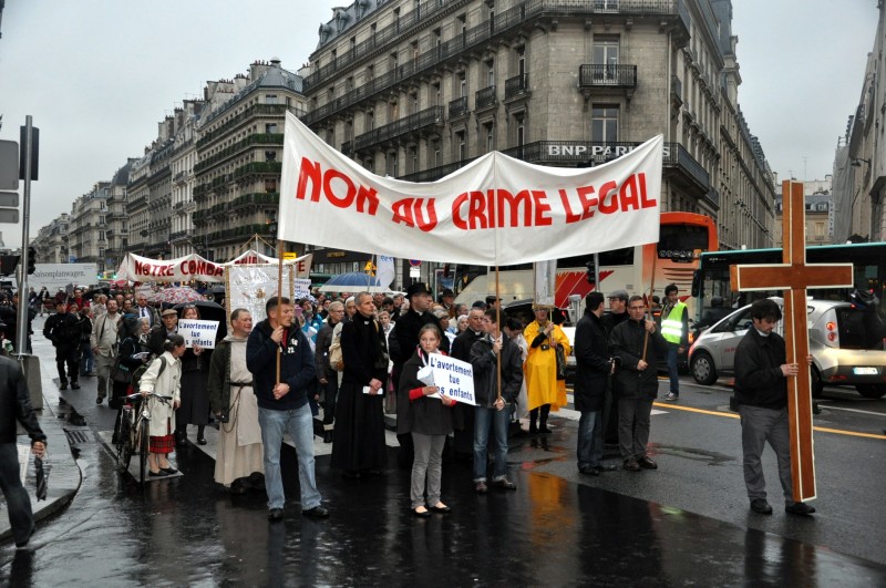 Marcia di preghiera per la vita e per la famiglia a Parigi 1