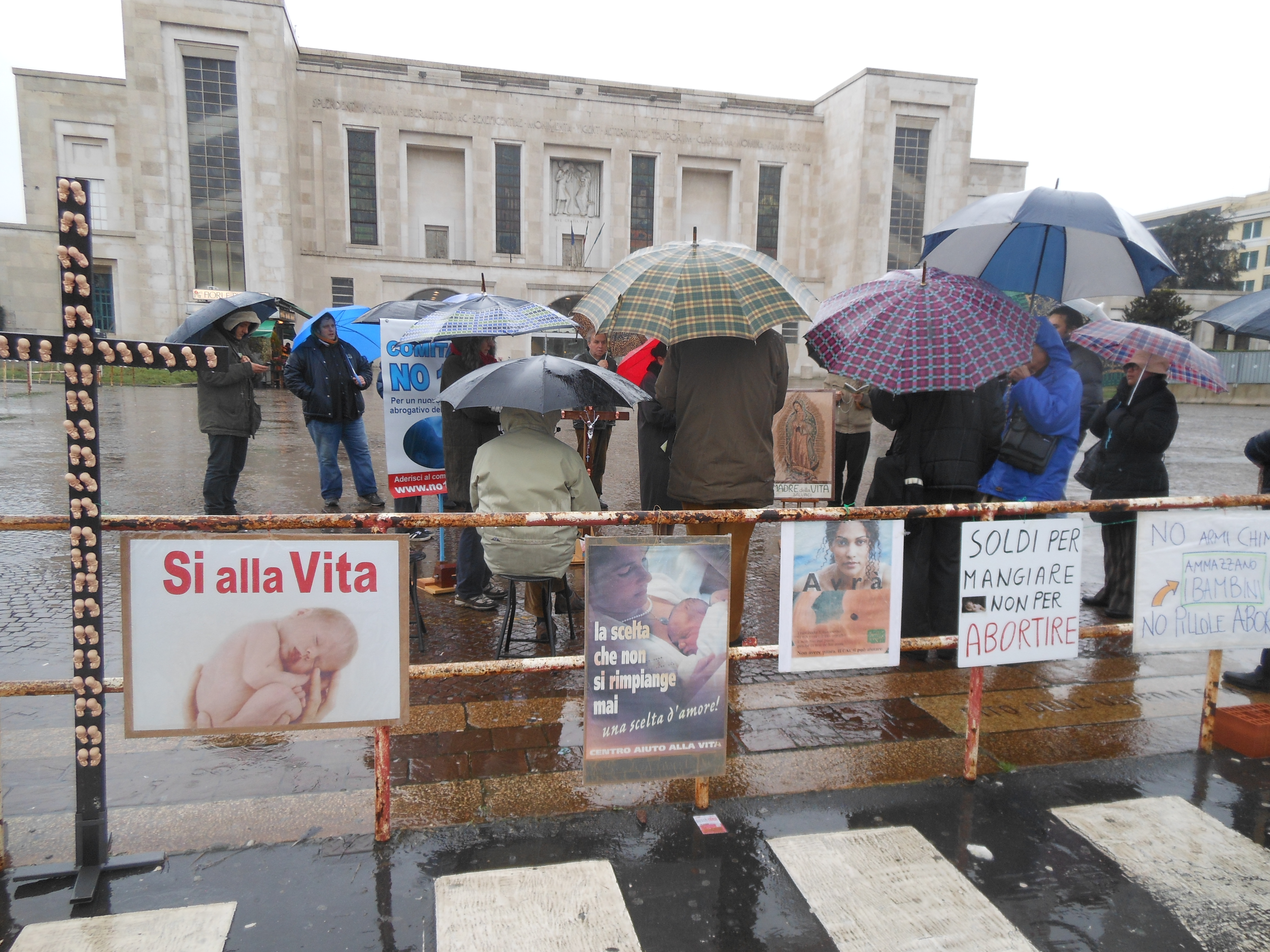 Continuano le ingiurie per i partecipanti a “9 ore di preghiera per la Vita” 1