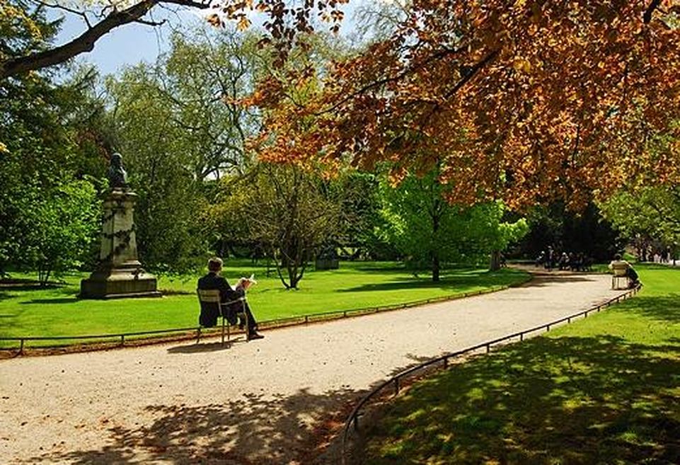 Al parco con la felpa pro famiglia e anti nozze gay. Fermato. «Tenuta contraria ai buoni costumi» 1