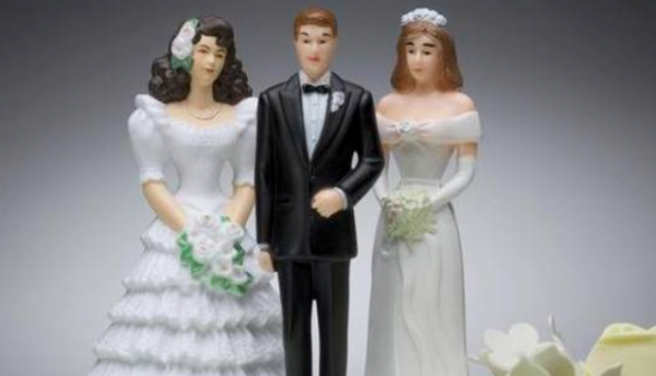 Parma: il Sindaco grillino promuove poligamia e famiglie GLBT? 1