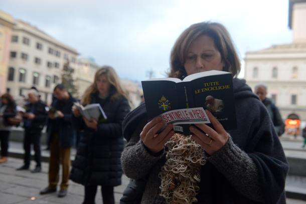 Le Sentinelle in piedi a Milano, «per ricordare che si può vivere non allineandosi al pensiero dominante» 1