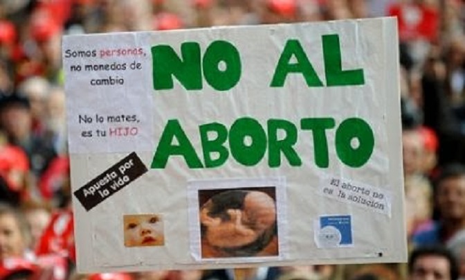 Ministro spagnolo difende la legge che limita l’aborto 1