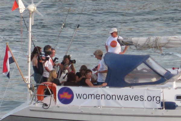 aborto_women-on-waves