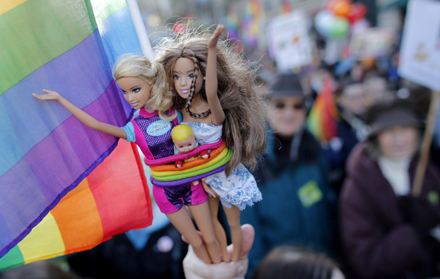 Bisogna scegliere tra l’orgoglio gay e i diritti dei più deboli 1