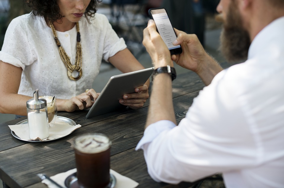 relazioni_parlare_smartphone_dialogo