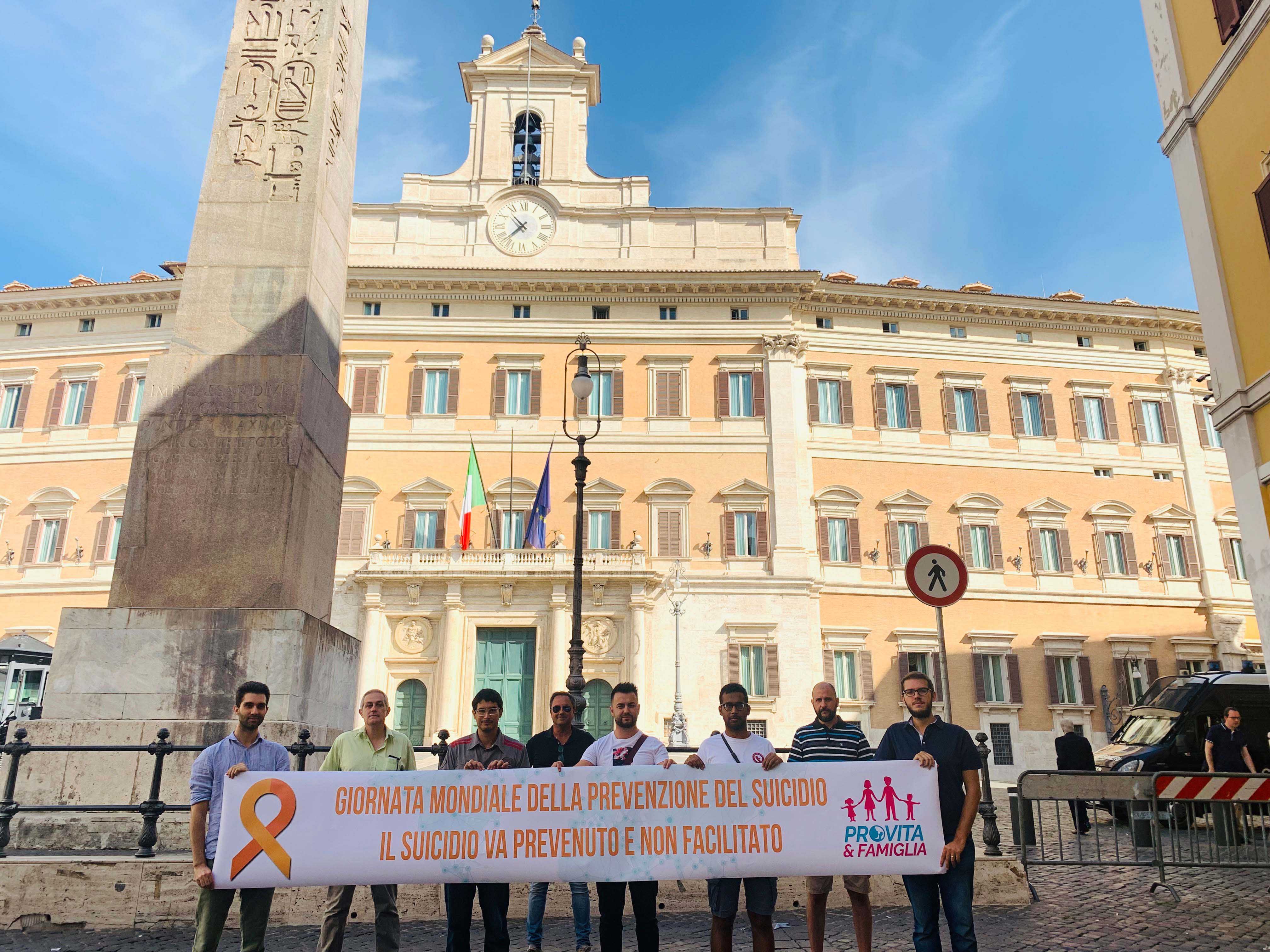 Flash Mob a Montecitorio contro l'eutanasia